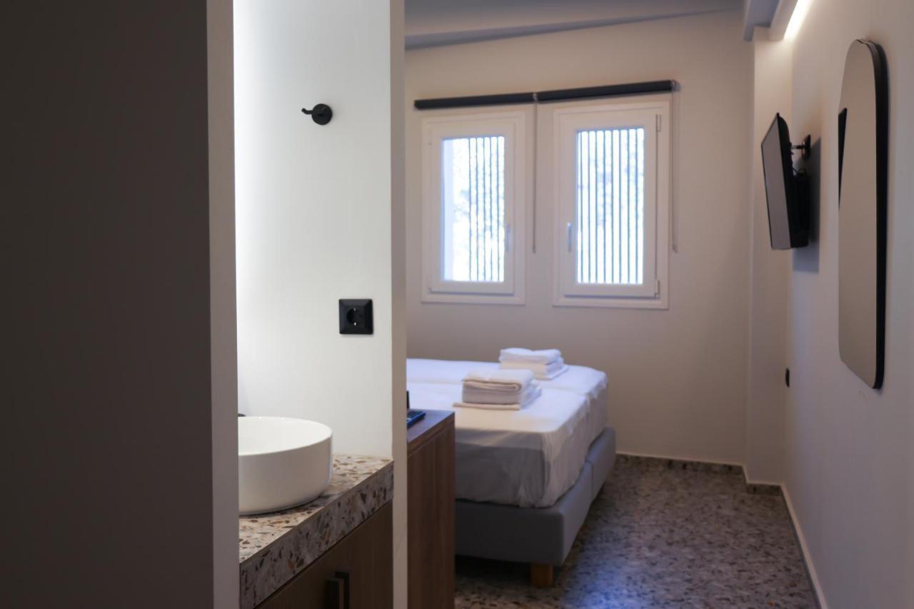 Uphill Unique Boutique Suites Skiathos-Stadt Exterior foto
