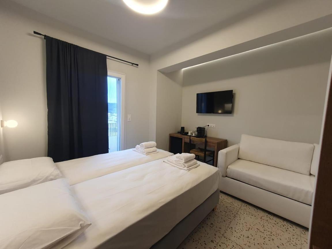 Uphill Unique Boutique Suites Skiathos-Stadt Exterior foto