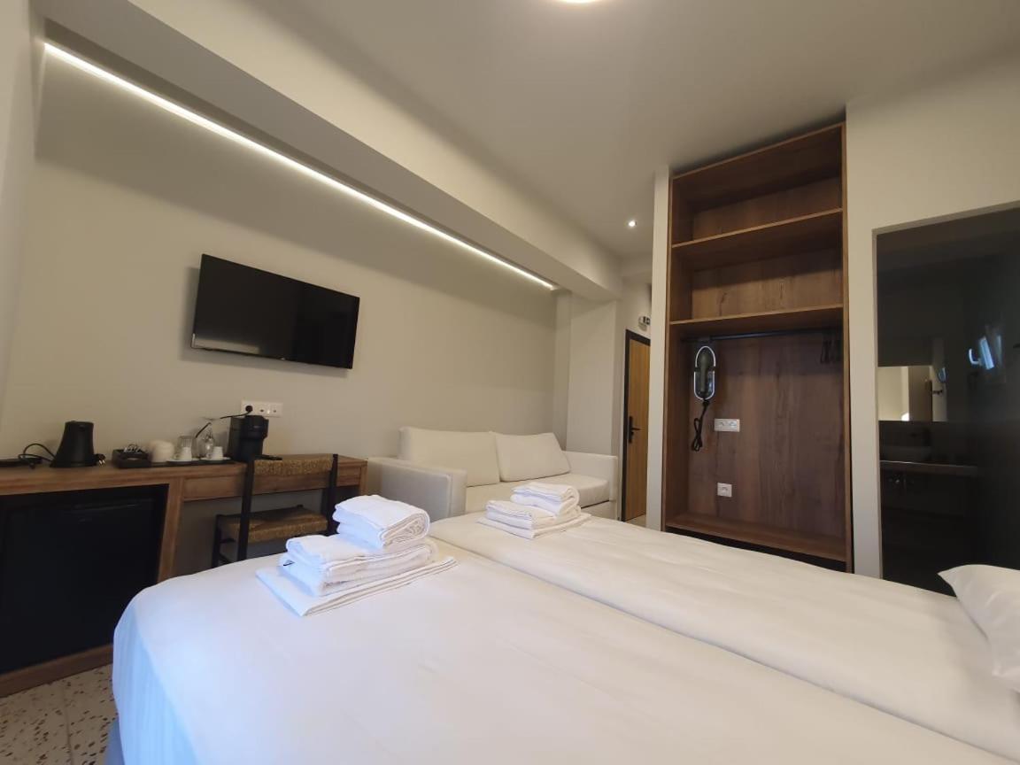 Uphill Unique Boutique Suites Skiathos-Stadt Exterior foto