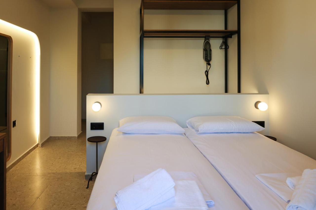 Uphill Unique Boutique Suites Skiathos-Stadt Exterior foto