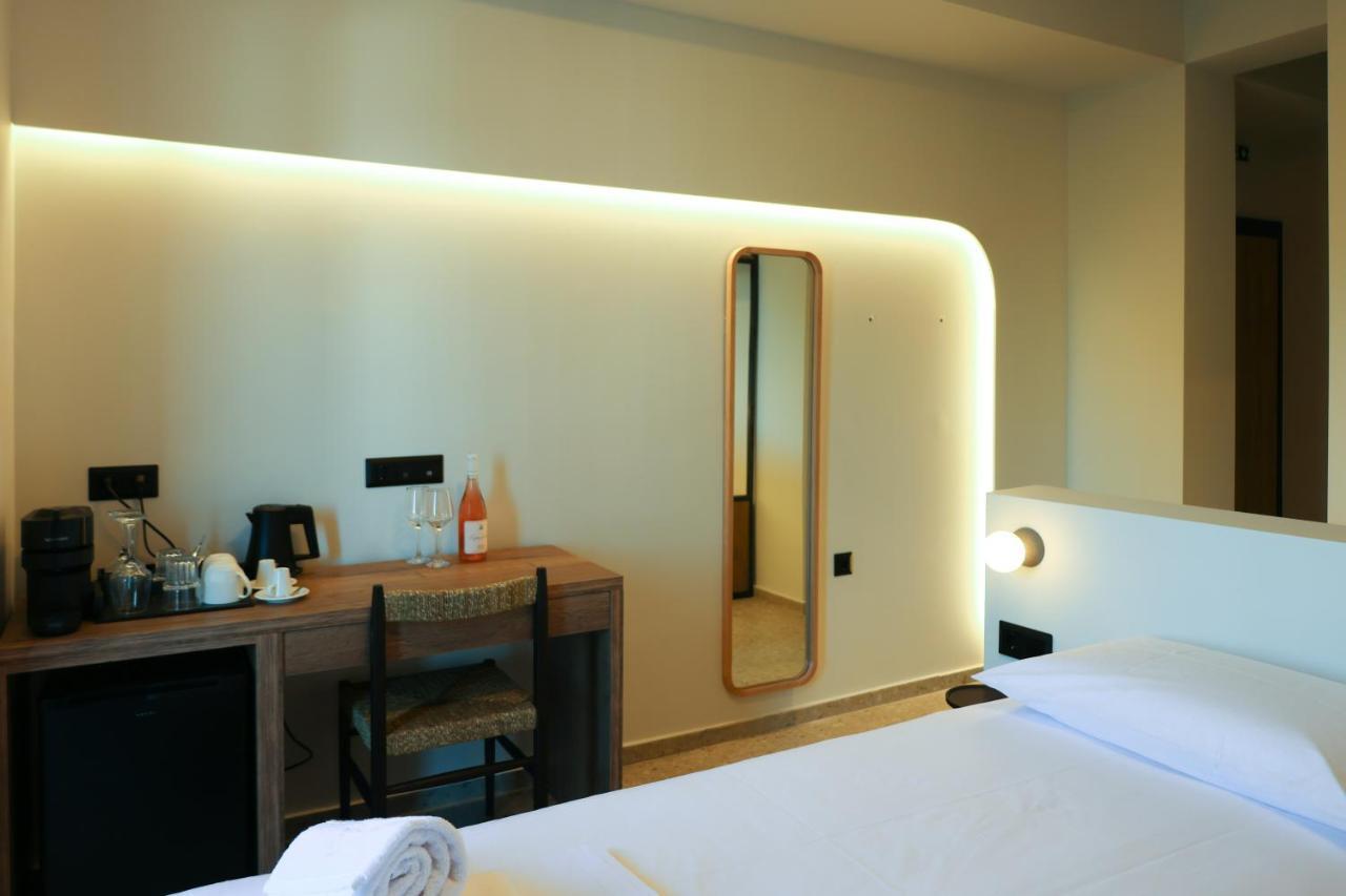 Uphill Unique Boutique Suites Skiathos-Stadt Exterior foto